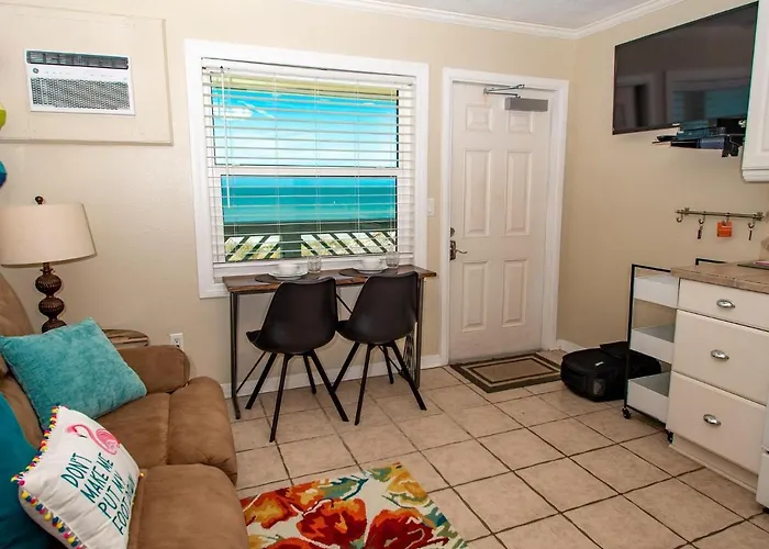 Chateau 6w Alluring Beachfront Apartment Clearwater Beach